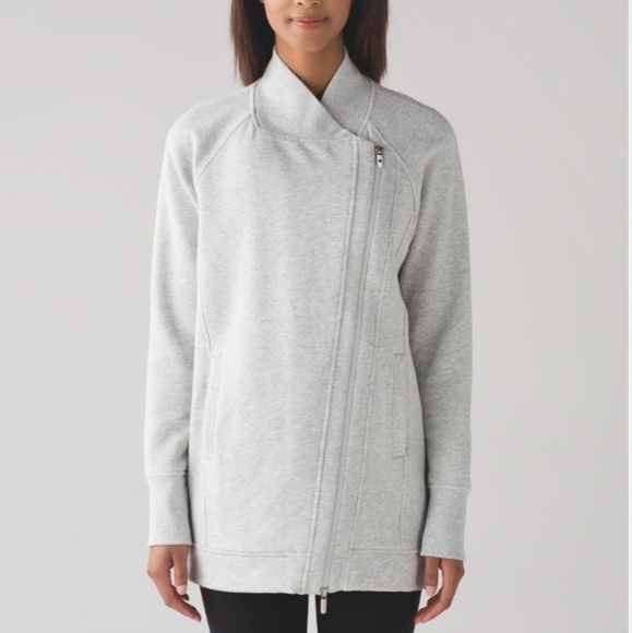 Lululemon Back To It Wrap, Size 6 - Picture 2 of 16